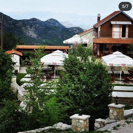 Vikendica,Bungalovi Lipska Pecina Cetinje Dış mekan fotoğraf