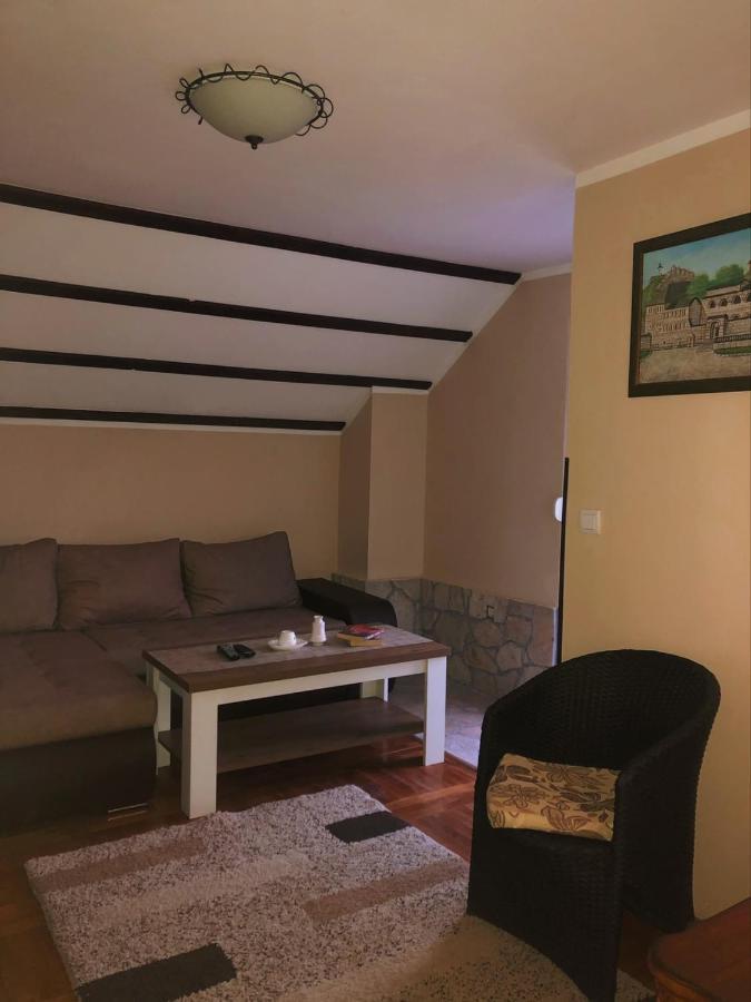 Vikendica,Bungalovi Lipska Pecina Cetinje Dış mekan fotoğraf