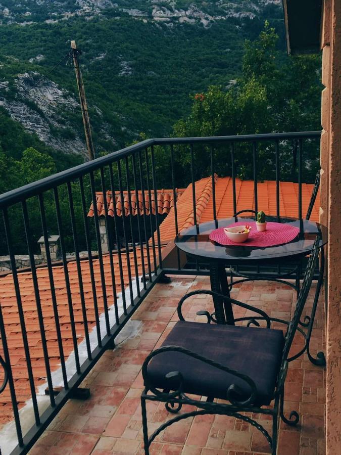 Vikendica,Bungalovi Lipska Pecina Cetinje Dış mekan fotoğraf