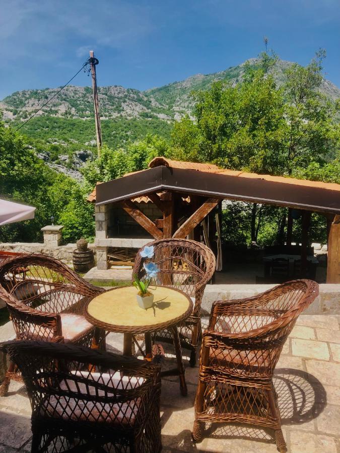 Vikendica,Bungalovi Lipska Pecina Cetinje Dış mekan fotoğraf