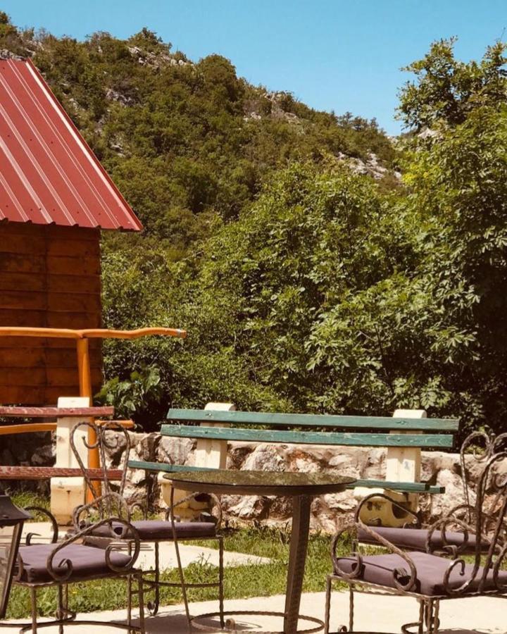 Vikendica,Bungalovi Lipska Pecina Cetinje Dış mekan fotoğraf
