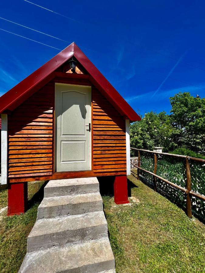 Vikendica,Bungalovi Lipska Pecina Cetinje Dış mekan fotoğraf