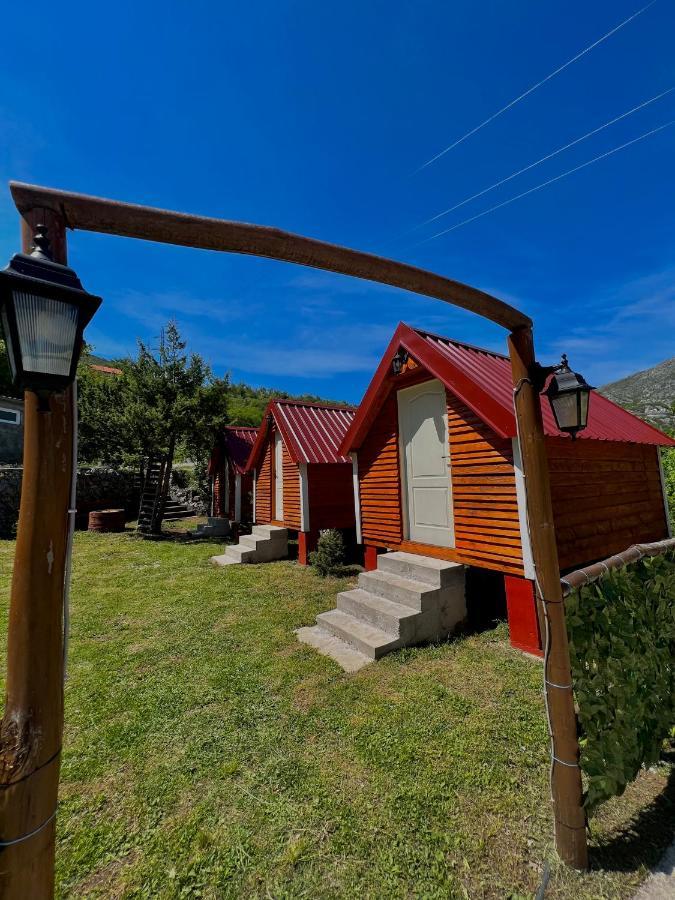 Vikendica,Bungalovi Lipska Pecina Cetinje Dış mekan fotoğraf