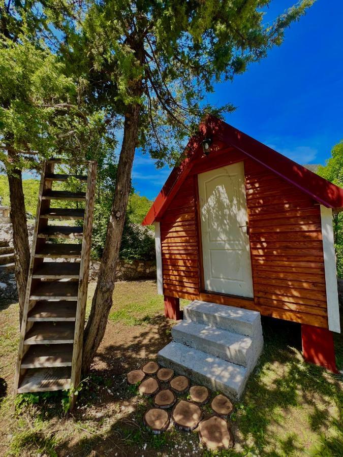 Vikendica,Bungalovi Lipska Pecina Cetinje Dış mekan fotoğraf