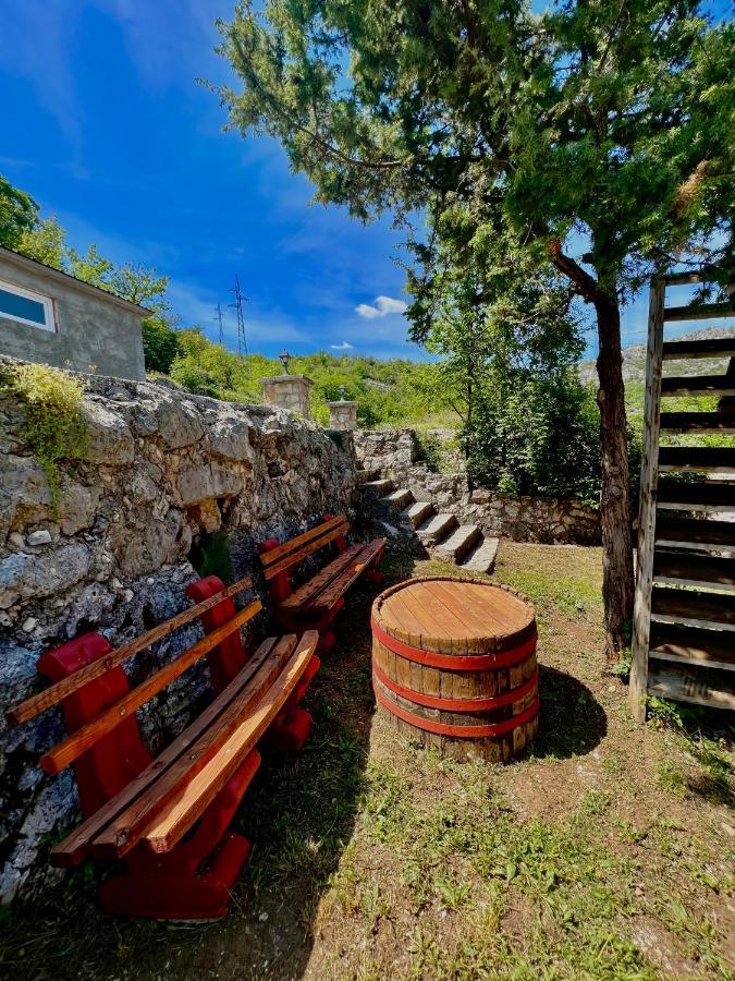 Vikendica,Bungalovi Lipska Pecina Cetinje Dış mekan fotoğraf