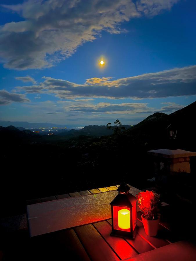Vikendica,Bungalovi Lipska Pecina Cetinje Dış mekan fotoğraf