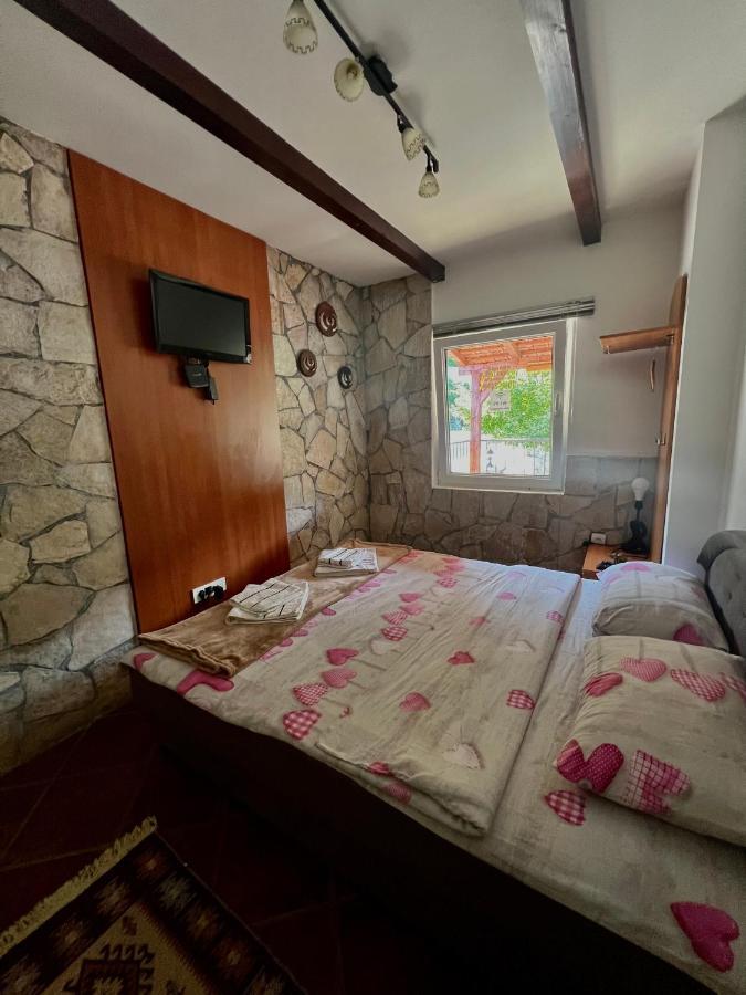 Vikendica,Bungalovi Lipska Pecina Cetinje Dış mekan fotoğraf