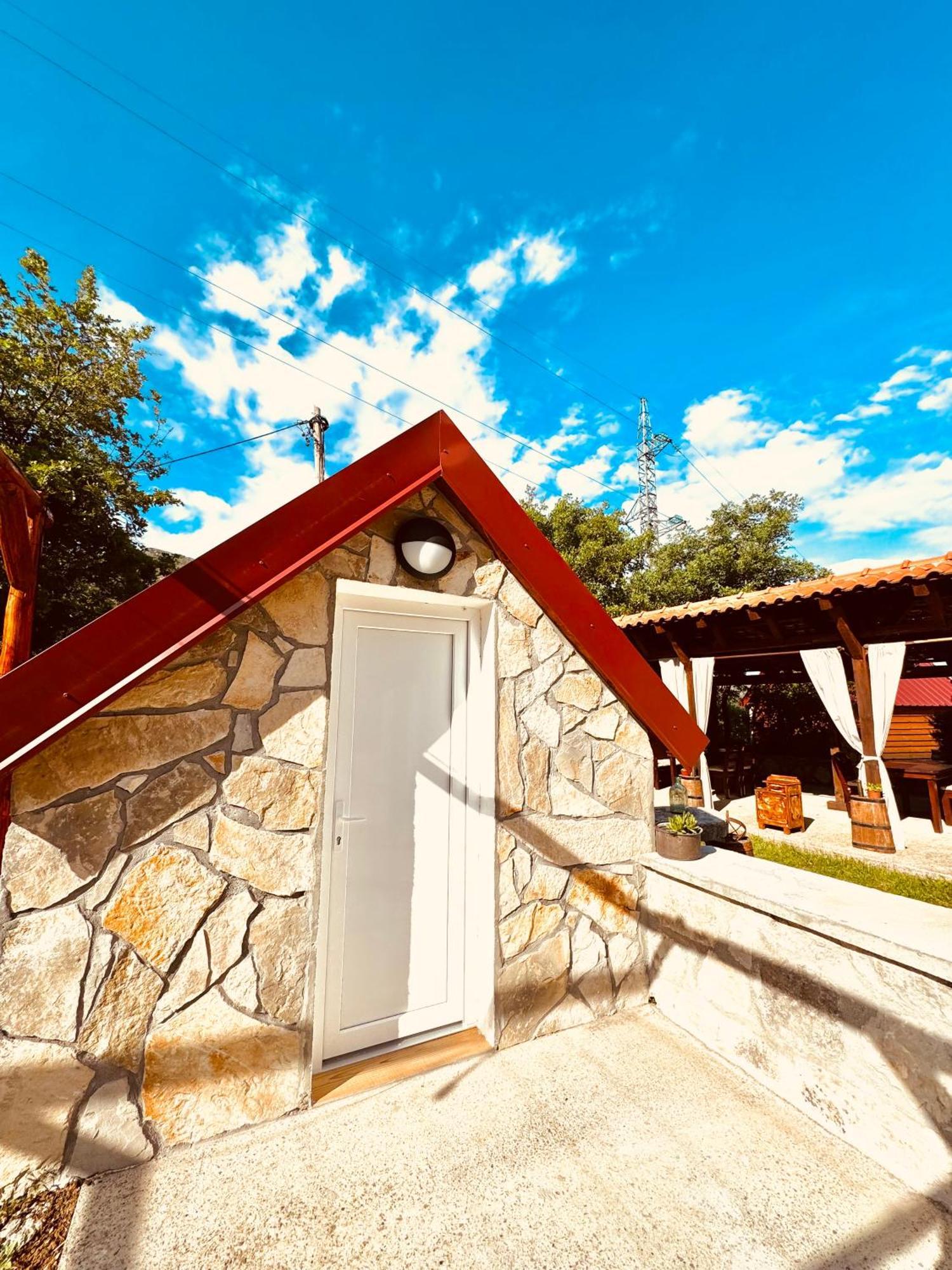 Vikendica,Bungalovi Lipska Pecina Cetinje Dış mekan fotoğraf